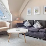 Hochwertig möblierte 2-Zimmer-Wohnung mit Balkon