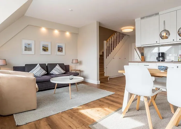 Hochwertig möblierte 2-Zimmer-Wohnung mit Balkon