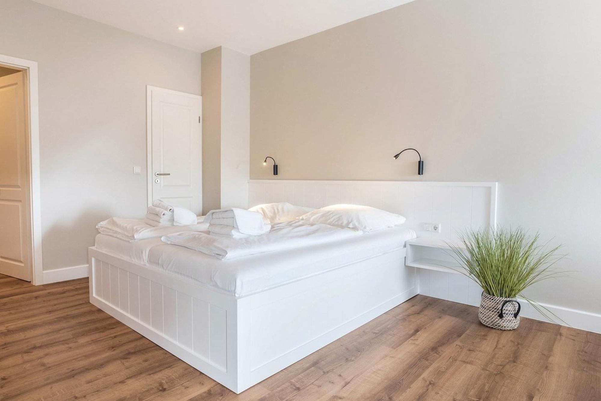 Apartment Hochwertig Möblierte 2-zimmer-wohnung Mit Balkon *