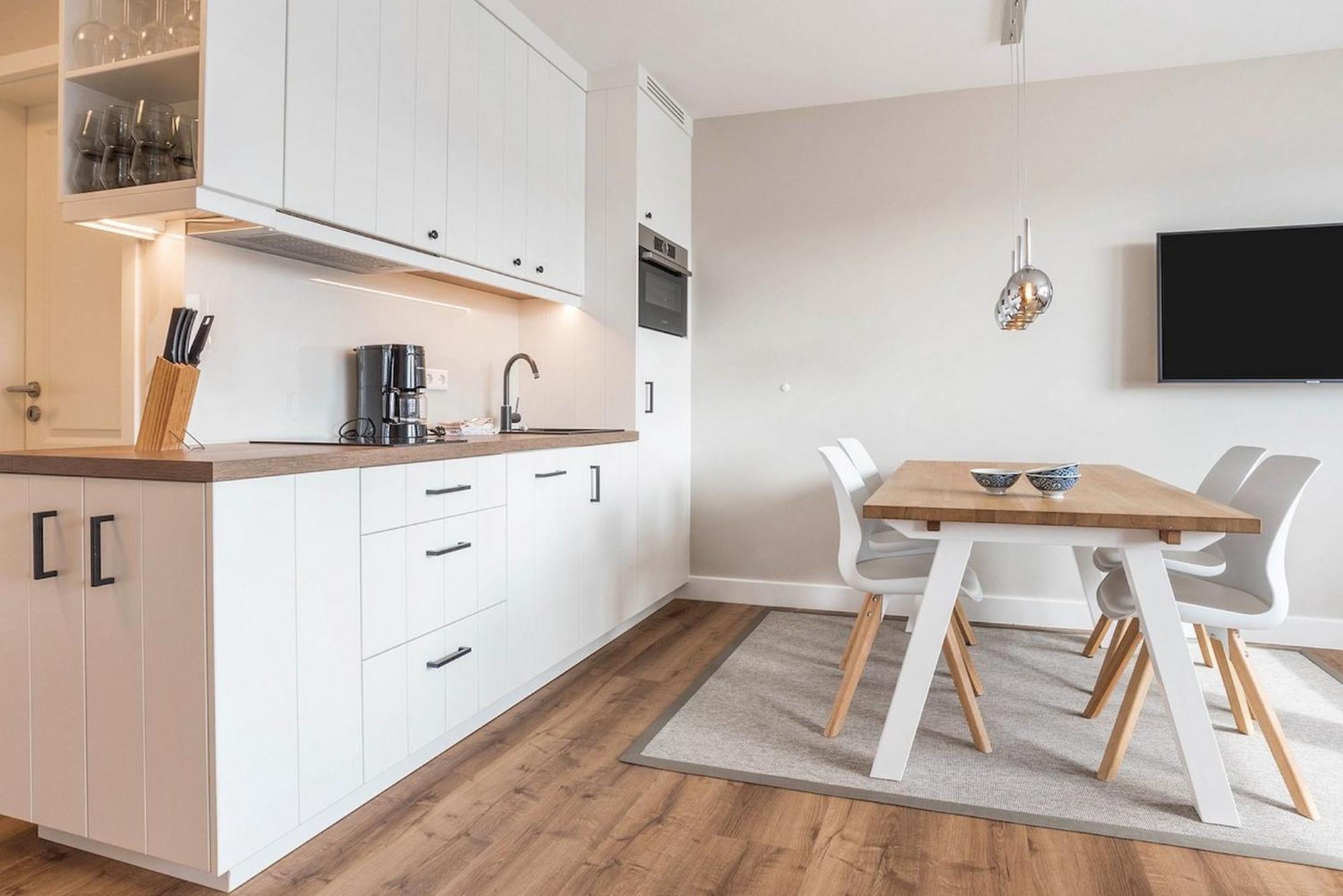 Apartment Hochwertig Möblierte 2-zimmer-wohnung Mit Balkon *